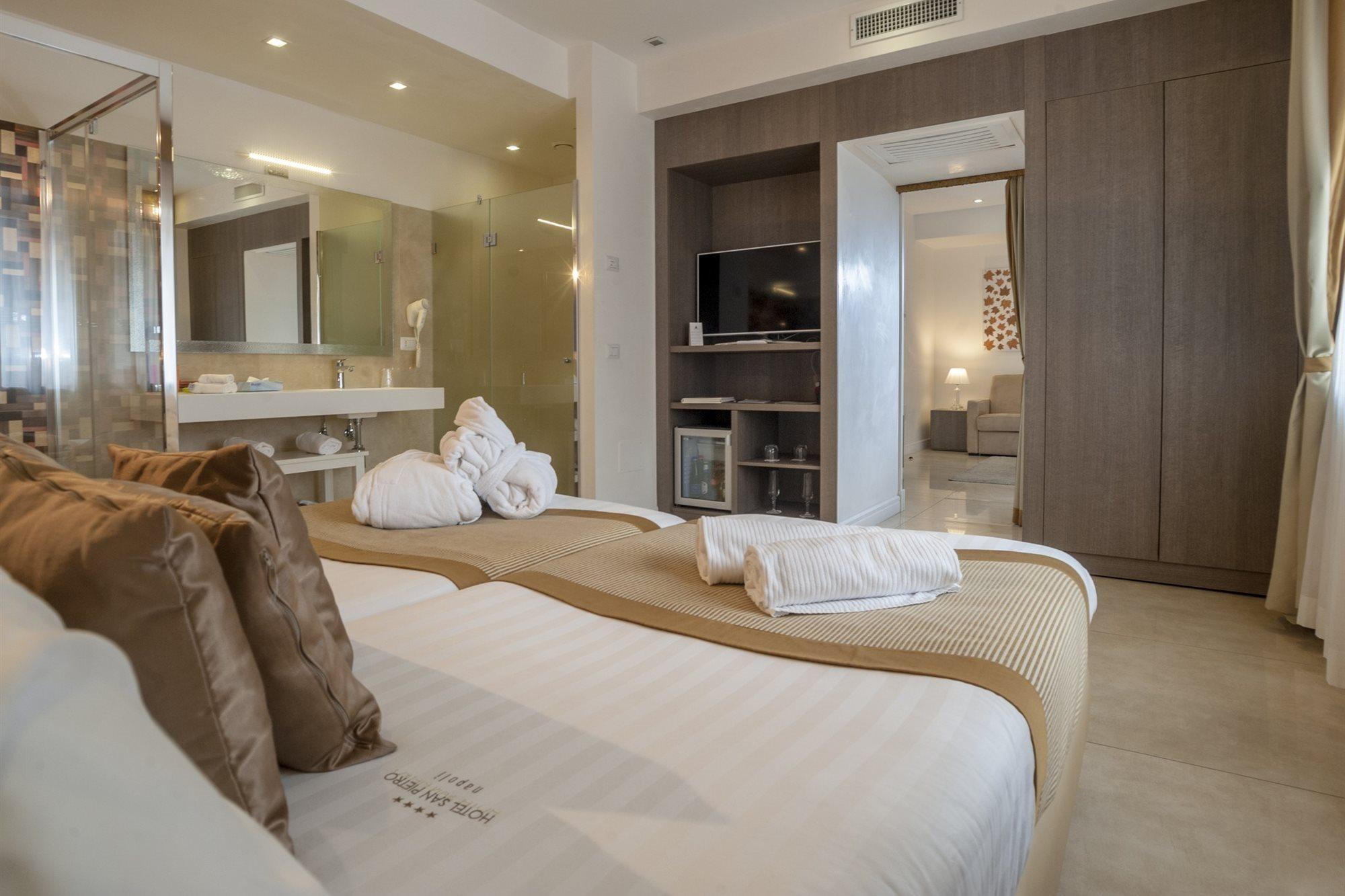 Hotel San Pietro Napoli Esterno foto