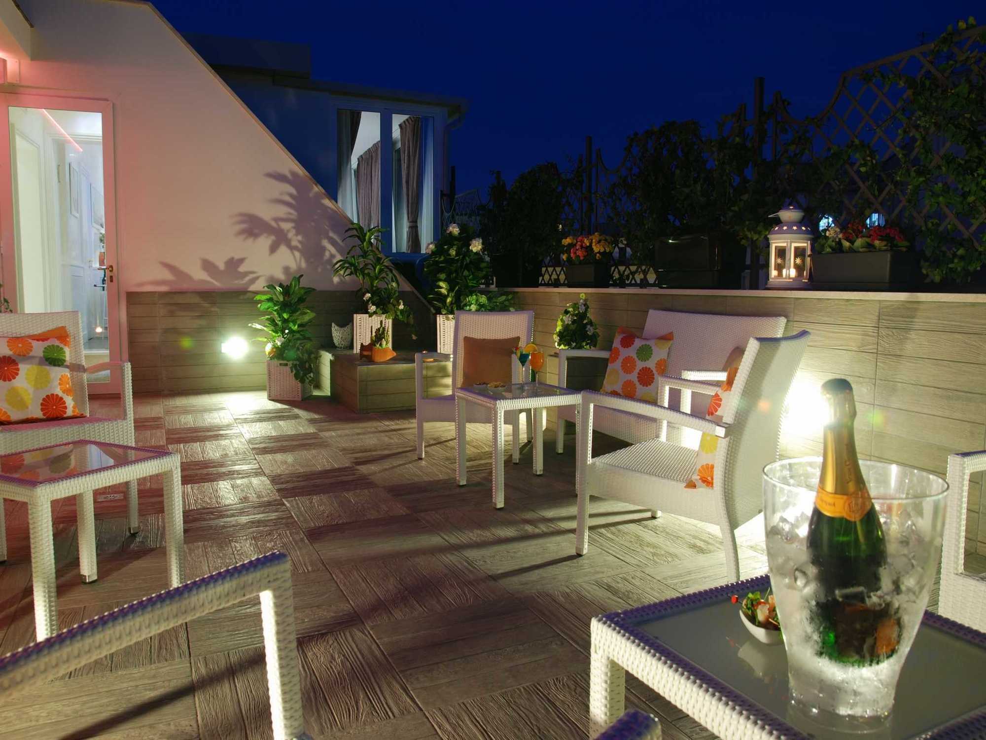 Hotel San Pietro Napoli Esterno foto